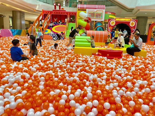 Indoor playground design and layout