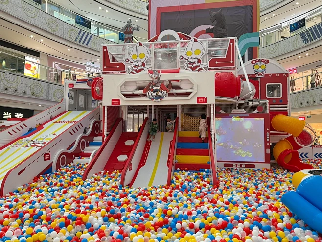 Indoor playground design and layout